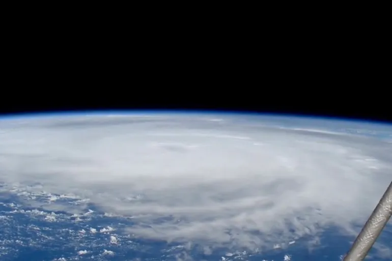2024 09 27T025623Z 1692926304 RC2Q8AATUGDS RTRMADP 3 STORM HELENE 1727412129